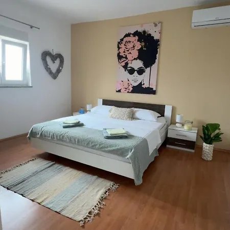 Silent And Close To Sea 1st Floor Apartament Biograd Na Moru