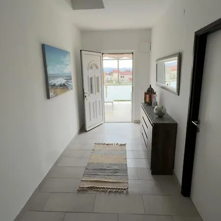 Silent And Close To Sea 1st Floor Apartment