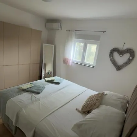Silent And Close To Sea 1st Floor Apartment *