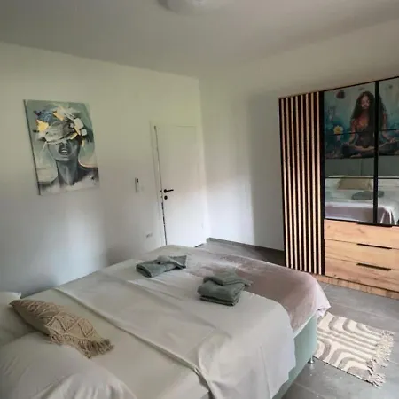 Silent And Close To Sea 1st Floor Apartment *