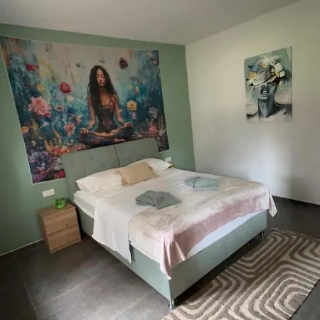 Silent And Close To Sea 1st Floor Apartment