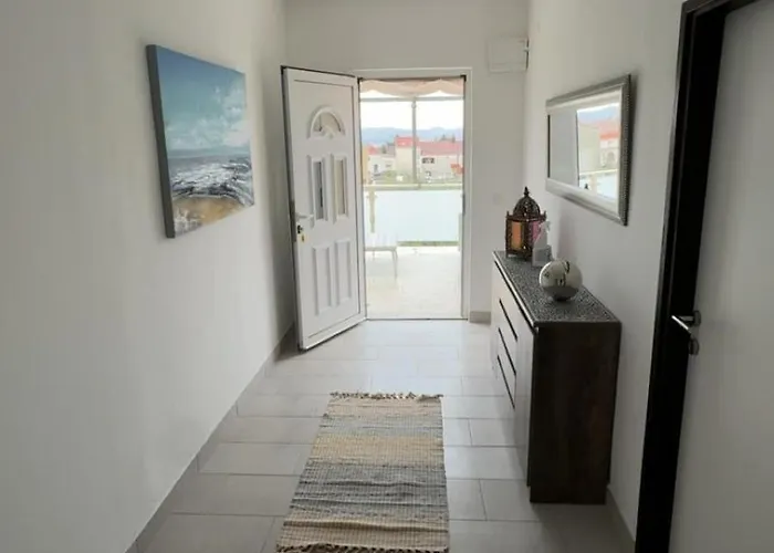 Silent And Close To Sea 1st Floor Apartman